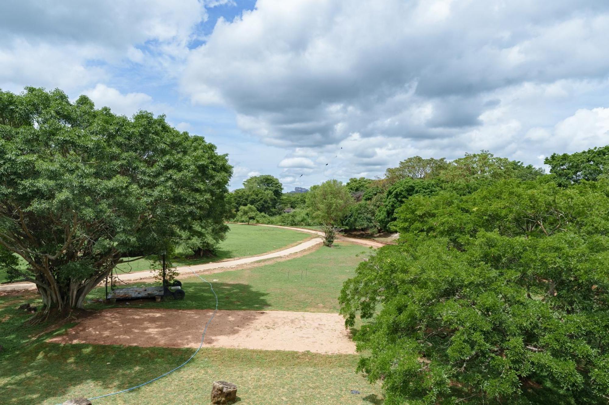 Ayugiri Ayurveda Wellness Resort Sigiriya Exteriör bild
