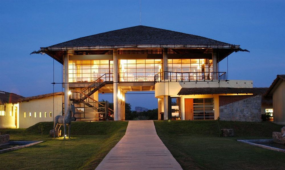 The Elephant Corridor Hotel Sigiriya Exteriör bild