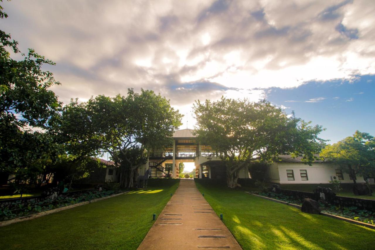 Ayugiri Ayurveda Wellness Resort Sigiriya Exteriör bild